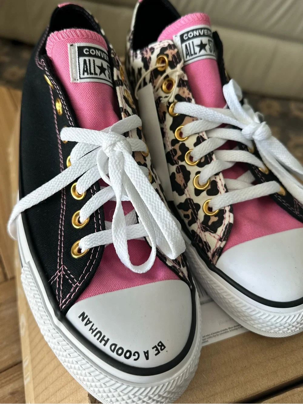 BRAND NEW NEVER WORN Converse Custom Leopard Pink & Black Low Top Sneakers Sz 11